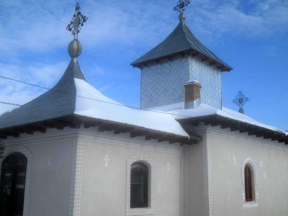 Biserica - vedere exterioară